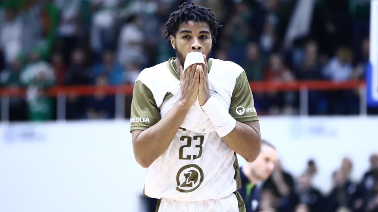 M.J. Walker Jr (Saint-Quentin) against Le Portel M.J. Walker Jr (Saint-Quentin) against Le Portel