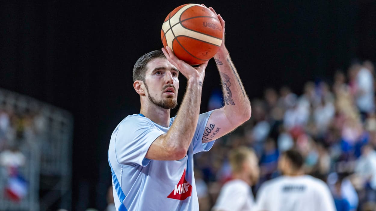 Nando De Colo (France) at the free-throw line Nando De Colo (France) at the free-throw line