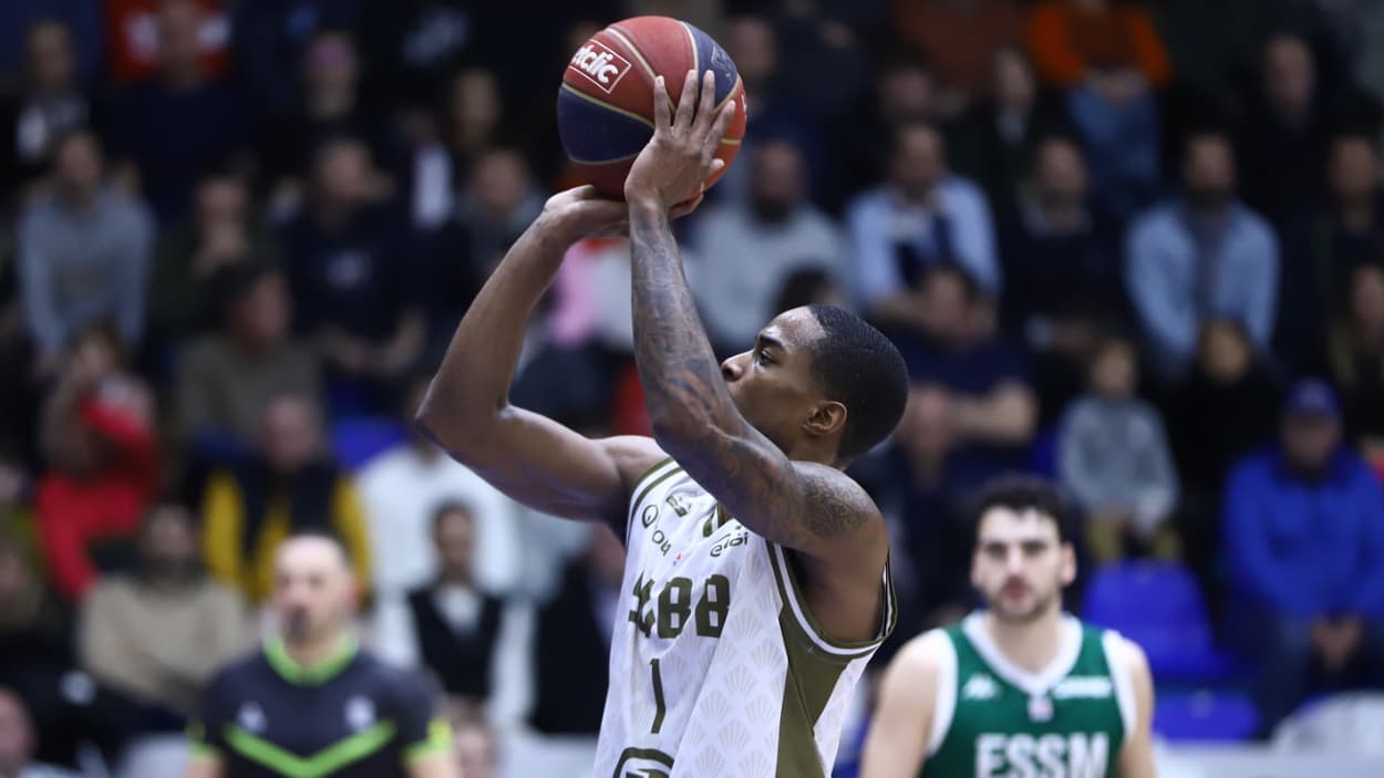 Nate Johnson (Saint-Quentin) shooting and scoring 13 points against Le Portel Nate Johnson (Saint-Quentin) shooting and scoring 13 points against Le Portel