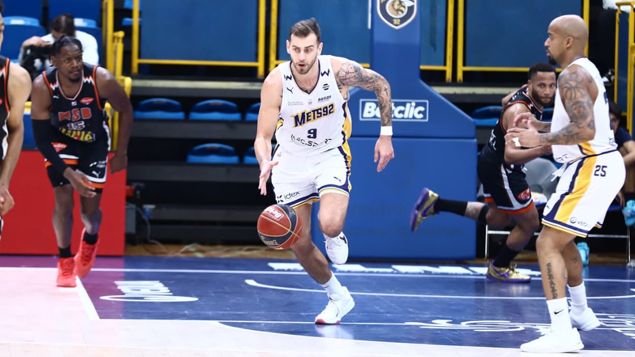 Paulius Sorokas dribbling against Le Mans Paulius Sorokas dribbling against Le Mans