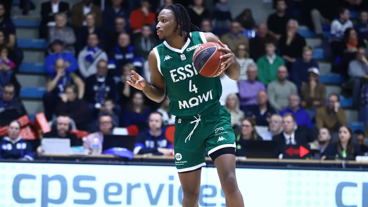 Phlandrous Fleming Jr (Le Portel) dribbling at Saint-Quentin Phlandrous Fleming Jr (Le Portel) dribbling at Saint-Quentin