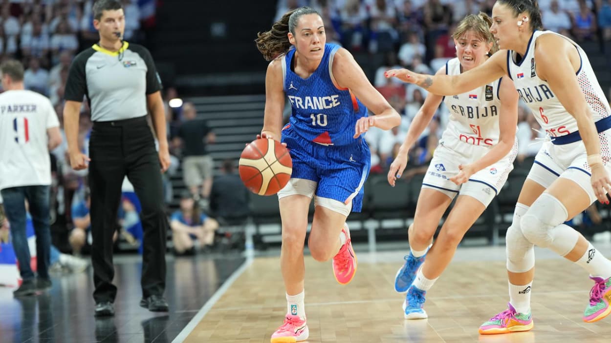 Sarah Michel-Boury (France) dribbling against Serbia Sarah Michel-Boury (France) dribbling against Serbia