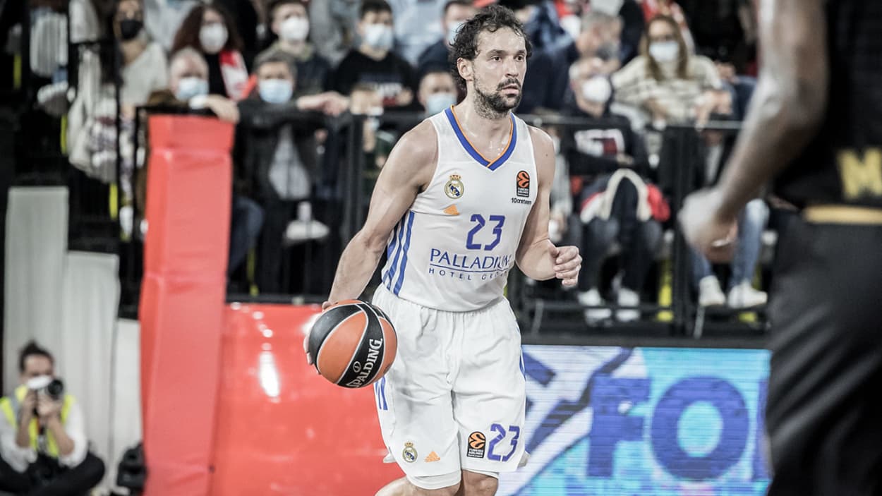 Sergio Llull dribbling against Monaco Sergio Llull dribbling against Monaco