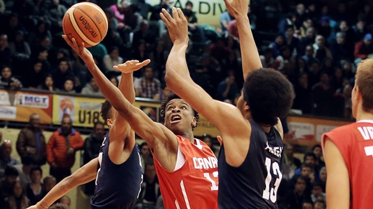 Shai Gilgeous-Alexander (Canada) in U18 against Jarrett Allen (USA) Shai Gilgeous-Alexander (Canada) in U18 against Jarrett Allen (USA)