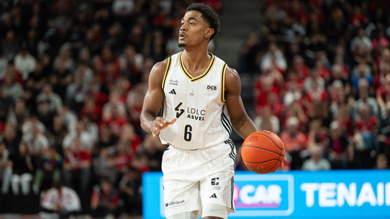 Theo Maledon (ASVEL) dribbling against JL Bourg Theo Maledon (ASVEL) dribbling against JL Bourg