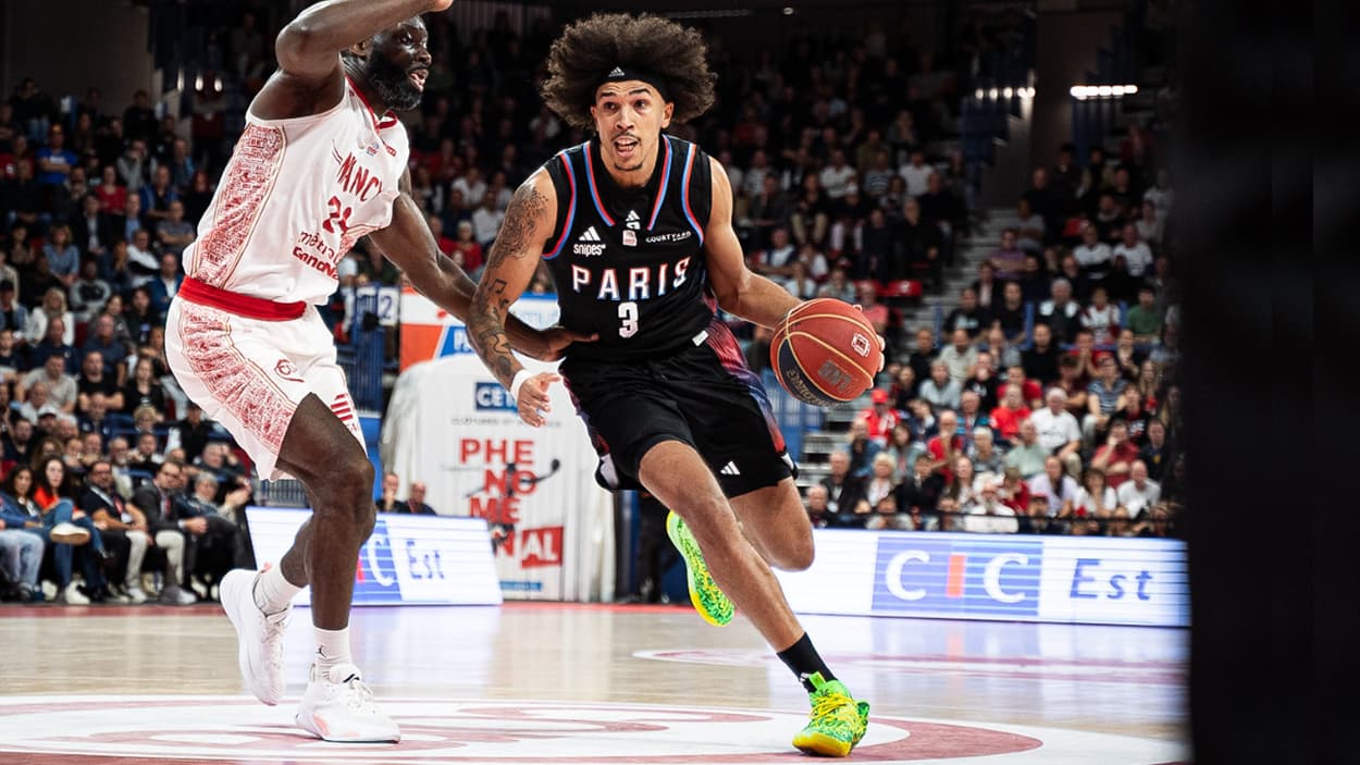 Tyson Ward (Paris Basketball) dribbling against Nancy Tyson Ward (Paris Basketball) dribbling against Nancy