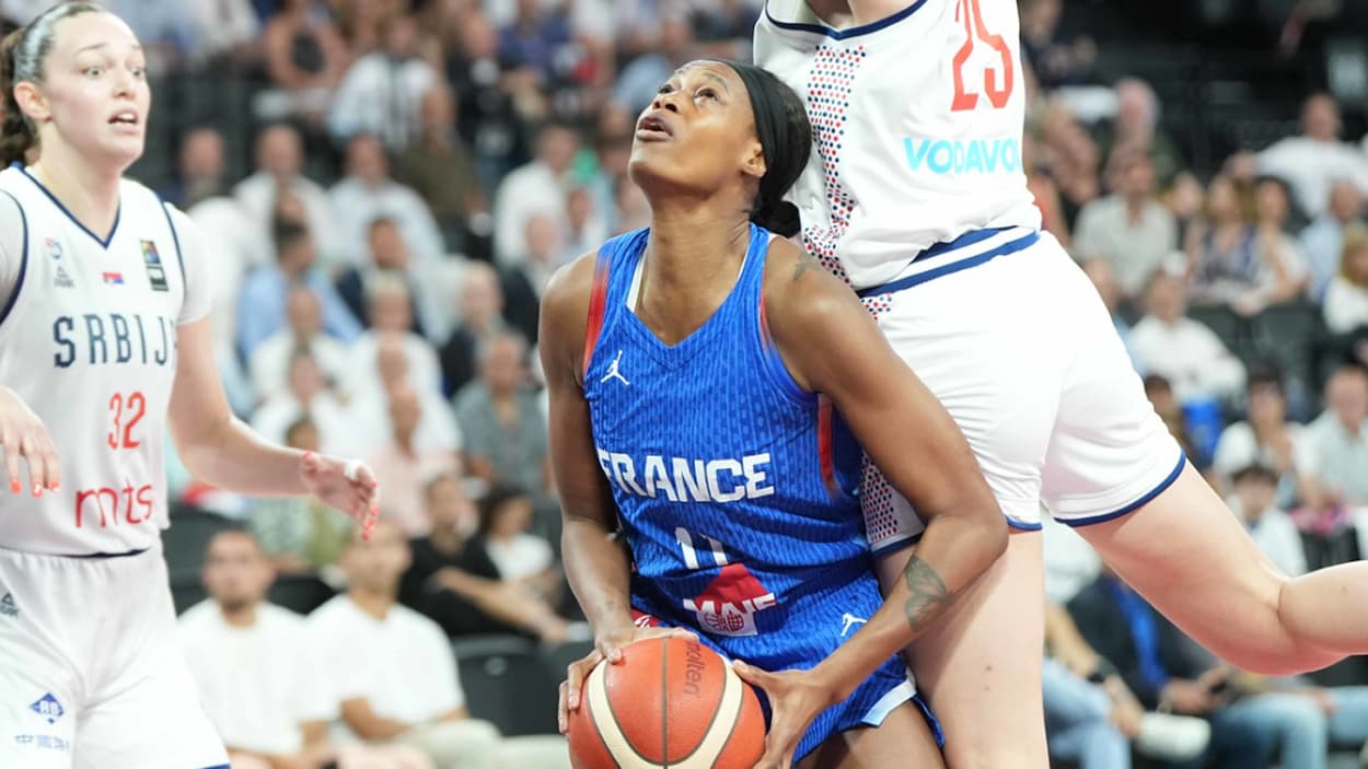 Valeriane Ayayi (France) shooting against Serbia Valeriane Ayayi (France) shooting against Serbia