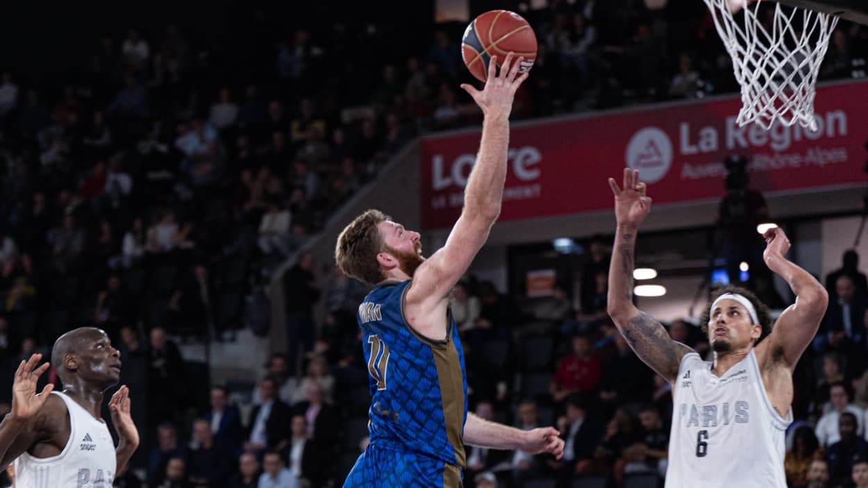 Will Rayman (Saint-Quentin) going for a layup against Paris Basketball Will Rayman (Saint-Quentin) going for a layup against Paris Basketball
