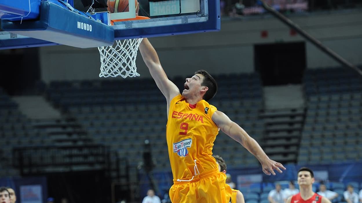 Willy Hernangomez with Spain's U19 team Willy Hernangomez with Spain's U19 team